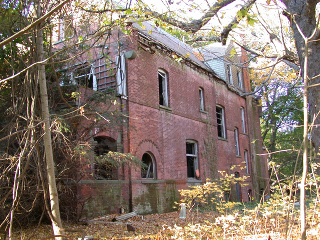 <p>View west of the north and part of the east facade of the Commanding Officer&#39;s Quarters (Building 1), taken in November 2004. This building was demolished in August 2008.</p>