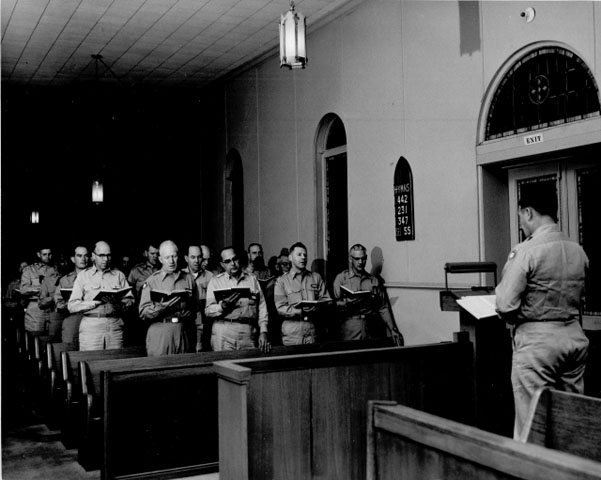 <p>Protestant religious service in the Army Chaplain School&#39;s Chaplain Center for All Faiths (Building 55, originally a barracks), 1954.</p>