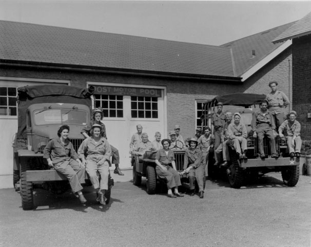 <p>The Wacs and male soldiers of Fort Slocum&#39;s motor pool during the Second World War.</p>