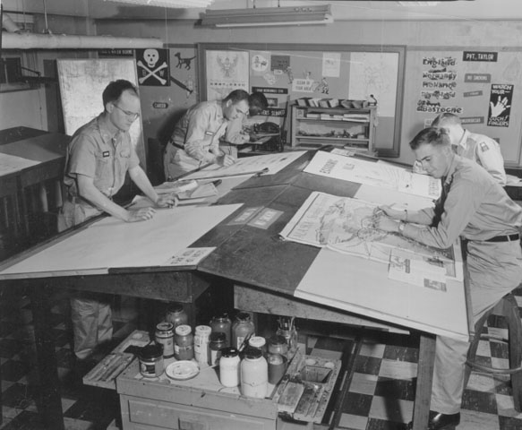 <p>Army Information School students learned graphics arts to make effective visual aids, 1958.</p>