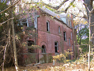 North facade of the Commanding Officer's Quarters in 2004.